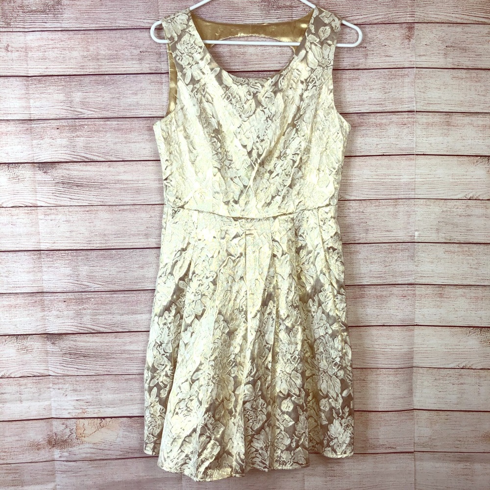 Emmelee Open Back‎ Gold Metallic Pleated Dress SzL